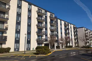 9128 W Terrace Dr, Niles, IL 60714 - Photo 1