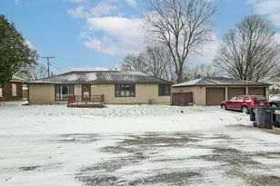 203 Monroe St, Monroe Center, IL 61052 - Photo 2