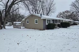 1002 Fieldcrest Dr, Rockford, IL 61101 - Photo 2