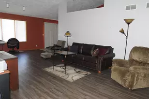 910 High Point Dr, Rockton, IL 61072 - Photo 2