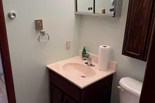 559 N Greenfield Dr, Freeport, IL 61032 - Photo 10