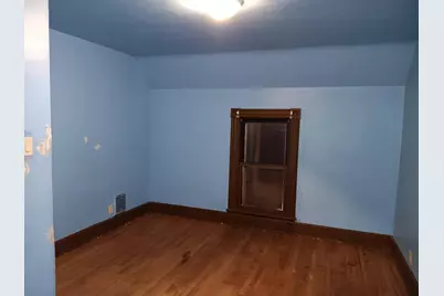 409 W Avon Street, Freeport, IL 61032 - Photo 4