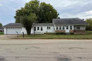 3018 W Beaver Rd, Freeport, IL 61032 - Photo 2