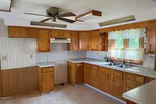 3018 W Beaver Rd, Freeport, IL 61032 - Photo 6