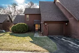 5055 Woodlake Dr, Loves Park, IL 61111 - Photo 2