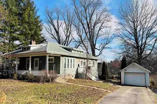 137 N Stewart Ave, Freeport, IL 61032 - Photo 1