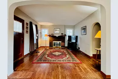 137 N Stewart Avenue, Freeport, IL 61032 - Photo 2