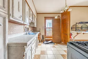 425 N Hinkley Ave, Rockford, IL 61101 - Photo 10