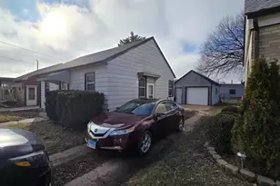 1524 Virginia Ave, Rockford, IL 61103 - Photo 2