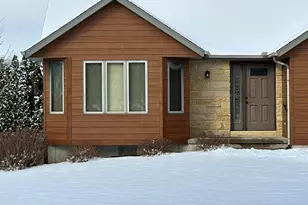 704 Brynnwood Ln, Lena, IL 61048 - Photo 2