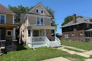 704 S Carroll Ave, Freeport, IL 61032 - Photo 1