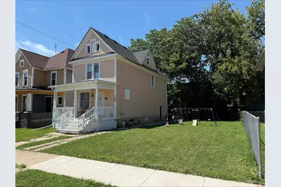 704 S Carroll Avenue, Freeport, IL 61032 - Photo 4