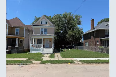 704 S Carroll Avenue, Freeport, IL 61032 - Photo 2