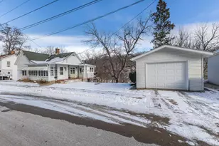 469 Dewey Ave, Galena, IL 61036 - Photo 2