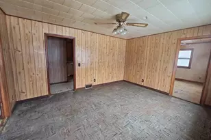 907 Merrill Ave, Loves Park, IL 61111 - Photo 4