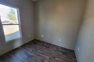 533 Deleon St, Ottawa, IL 61350 - Photo 2