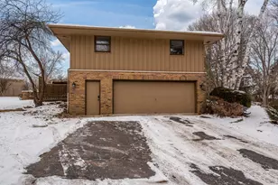 6747 Lynnhurst Ln, Roscoe, IL 61073 - Photo 6