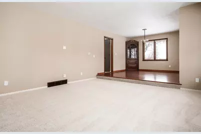 6747 Lynnhurst Lane, Roscoe, IL 61073 - Photo 12