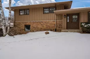 6747 Lynnhurst Ln, Roscoe, IL 61073 - Photo 2