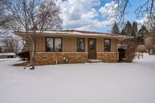 6747 Lynnhurst Ln, Roscoe, IL 61073 - Photo 4