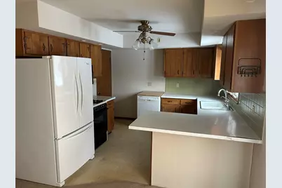 2129 Sunset Drive, Freeport, IL 61032 - Photo 6