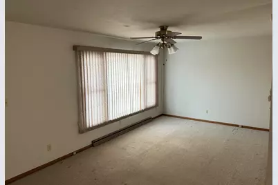 2129 Sunset Drive, Freeport, IL 61032 - Photo 2