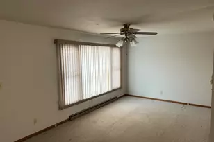 2129 Sunset Dr, Freeport, IL 61032 - Photo 2