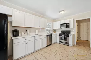 708 Coolidge Pl, Rockford, IL 61107 - Photo 8