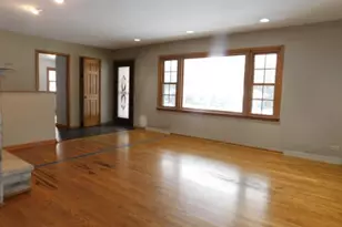 821 Tamarack Ln, Rockford, IL 61107 - Photo 4