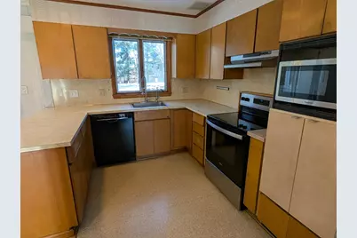 2032 W Laurel Street, Freeport, IL 61032 - Photo 6