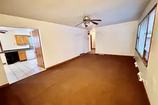 721 Friendship Dr, Rockford, IL 61101 - Photo 2