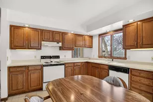 304 Trading Post Ct, Rockton, IL 61072 - Photo 4