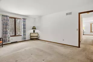 304 Trading Post Ct, Rockton, IL 61072 - Photo 8