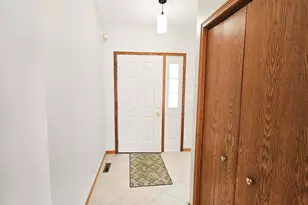 5927 Linden Rd, Rockford, IL 61108 - Photo 8