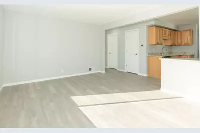 938 E Riverside Boulevard, Loves Park, IL 61111 - Photo 8