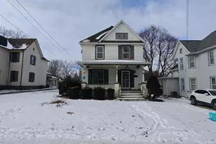 1020 S Oak Ave, Freeport, IL 61032 - Photo 1