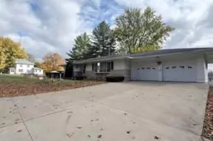 214 Long St, Warren, IL 61087 - Photo 2