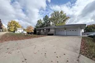 214 Long St, Warren, IL 61087 - Photo 2