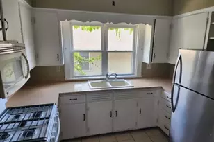 210 N London Ave, Rockford, IL 61107 - Photo 10