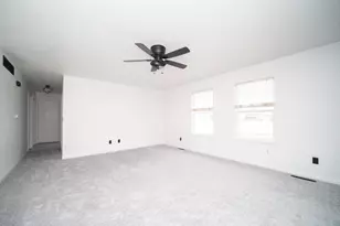 646 Cassandra Way, South Beloit, IL 61080 - Photo 2