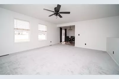 646 Cassandra Way, South Beloit, IL 61080 - Photo 4