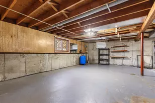 5860 Kirkwood Cir, Rockford, IL 61109 - Photo 12