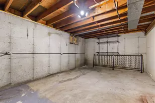 5860 Kirkwood Cir, Rockford, IL 61109 - Photo 14