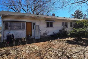 1442 S Blackhawk Ave, Freeport, IL 61032 - Photo 4