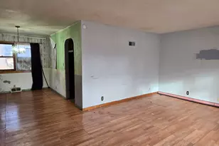 1442 S Blackhawk Ave, Freeport, IL 61032 - Photo 6