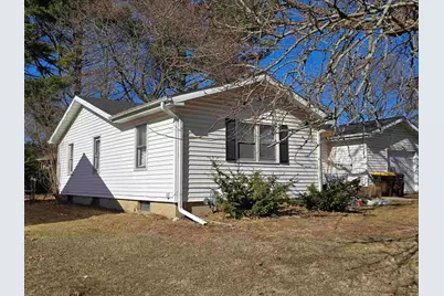 1442 S Blackhawk Avenue, Freeport, IL 61032 - Photo 2