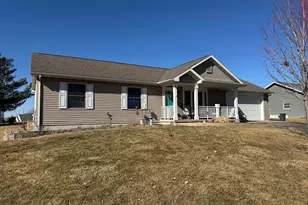 108 SW Lanark Ave, Lanark, IL 61046 - Photo 2