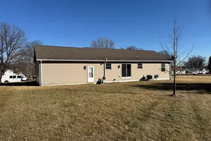 108 SW Lanark Ave, Lanark, IL 61046 - Photo 6