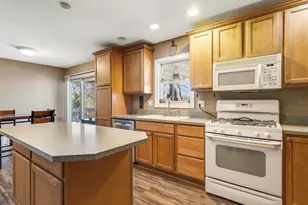 585 Knollwood Dr, Lake Summerset, IL 61019 - Photo 8