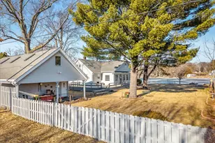 5165 Browns Beach Rd, Rockford, IL 61103 - Photo 12